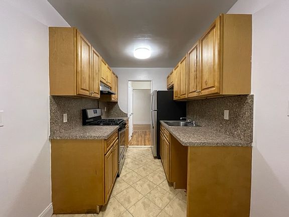 5th image of 16420 Highland Ave APT 2B