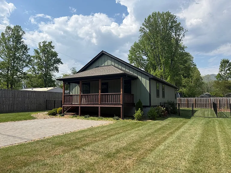 88 Atkins Dr — Photo 3