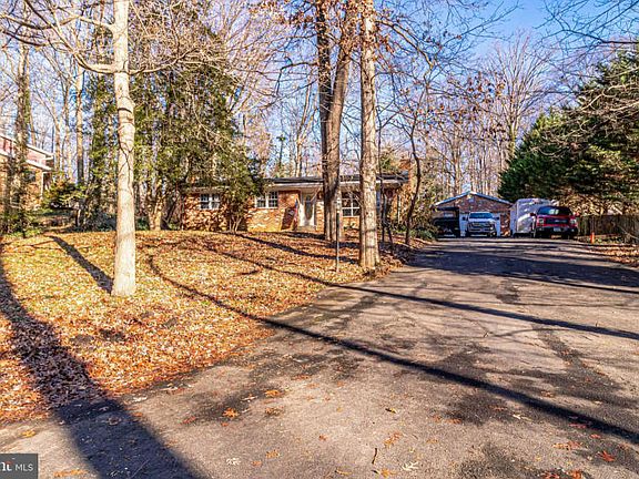2nd image of 3817 Linda Ln