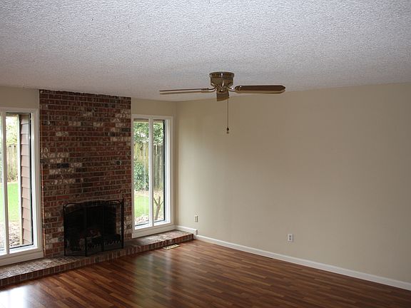 4th image of 12922 NE 19th St