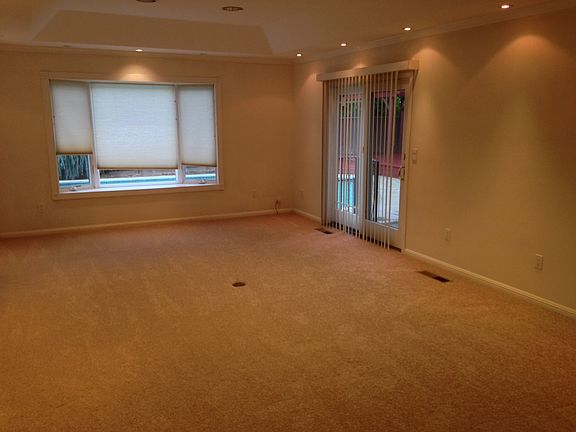 4th image of 1378 Redmond Ave