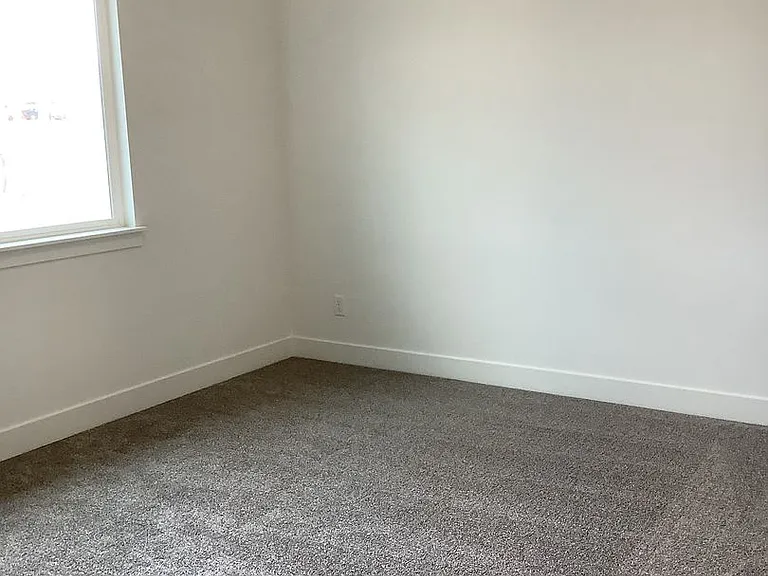 941 N Portman Way — Photo 10