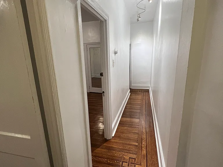 522 S 46th St #1 — Photo 10