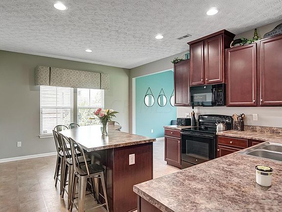 5th image of 7912 Avaleen Cir N #24-791