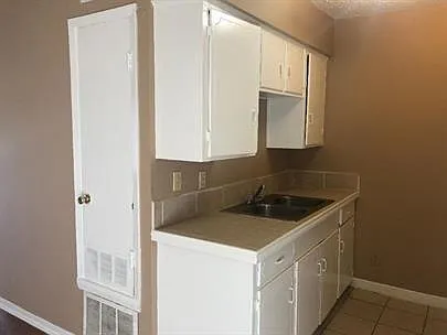 1004 Park — Photo 3