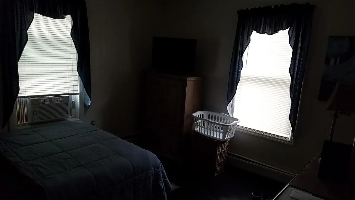 3 bed, 1000 sqft, $2,000 — Photo 3