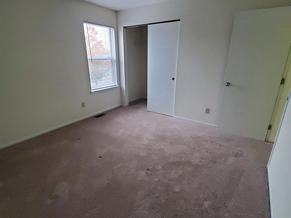 3rd image of 6283 Applegrove Ln