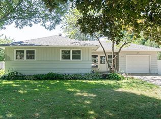 1912 W 3rd St, Cedar Falls, IA 50613