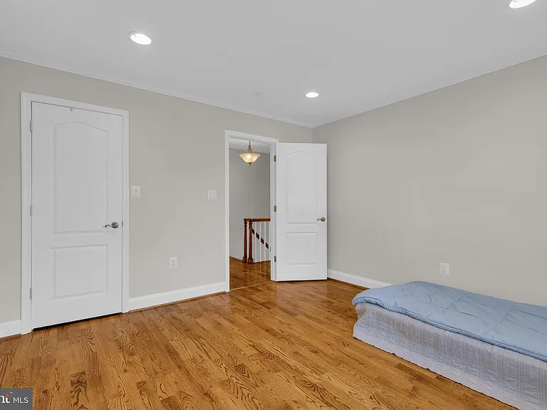 7205 Van Ness Ct — Photo 25