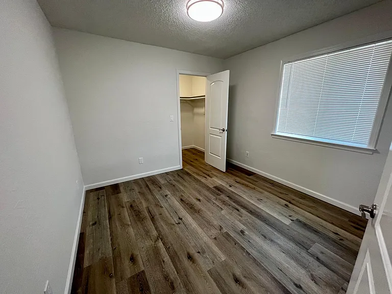 1000 Empey Way — Photo 15