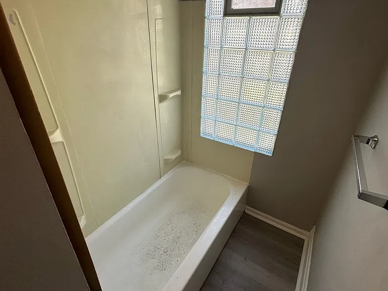 12911 Brackland Ave #4 — Photo 3
