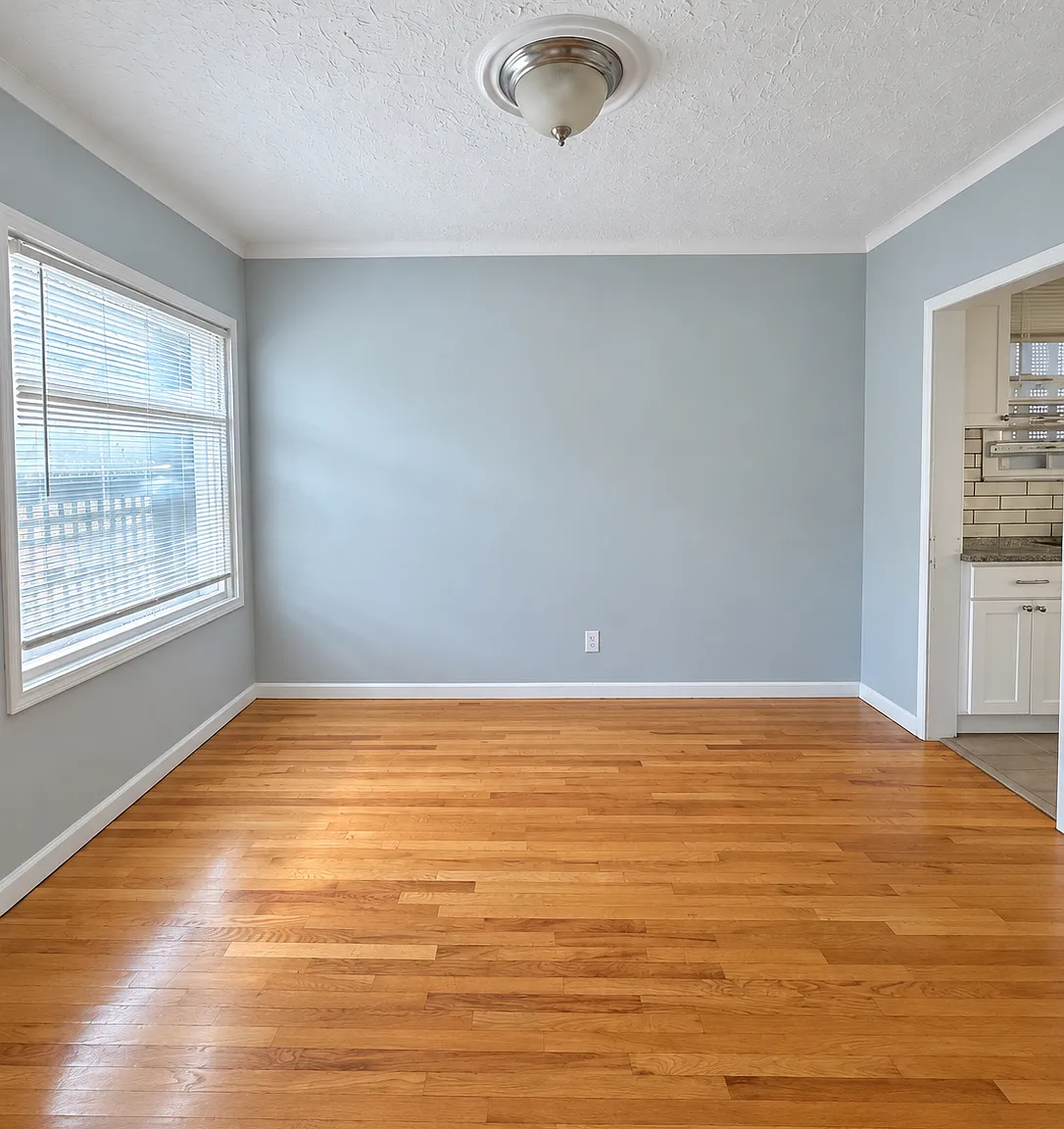 3 bed, 1.5 bath, 1377 sqft, $1,350 — Photo 4