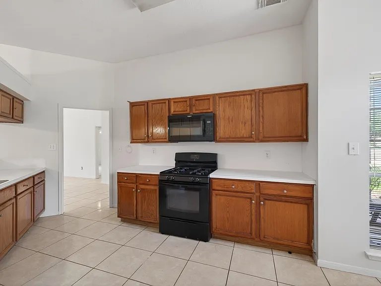 19635 Vernier Woods Ln — Photo 4