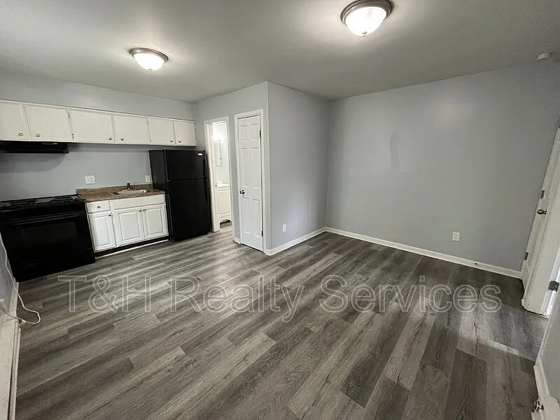 Building Photo - 8820 E 45th St #4