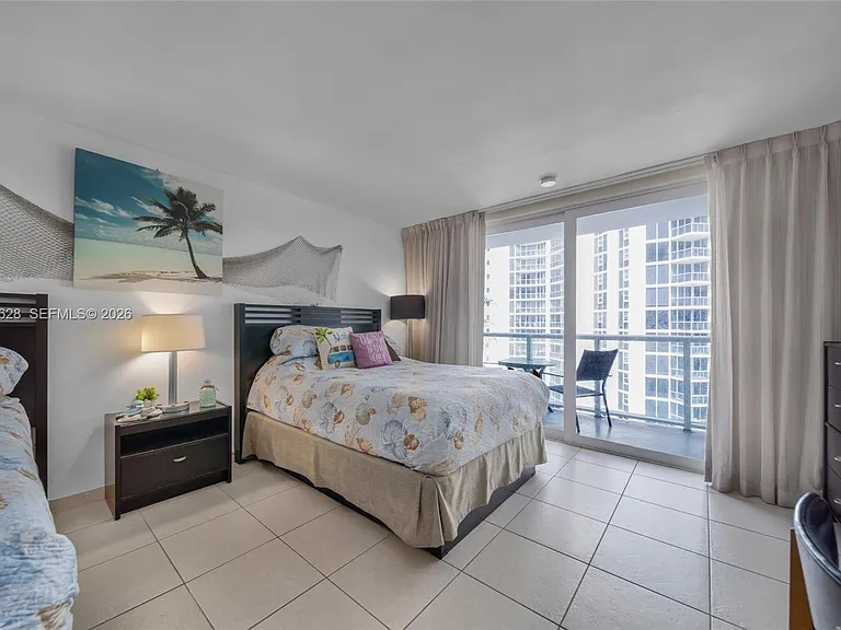 19201 Collins Ave #1117 — Photo 3