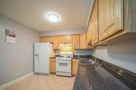4th image of 693 E Fullerton Ave APT 204