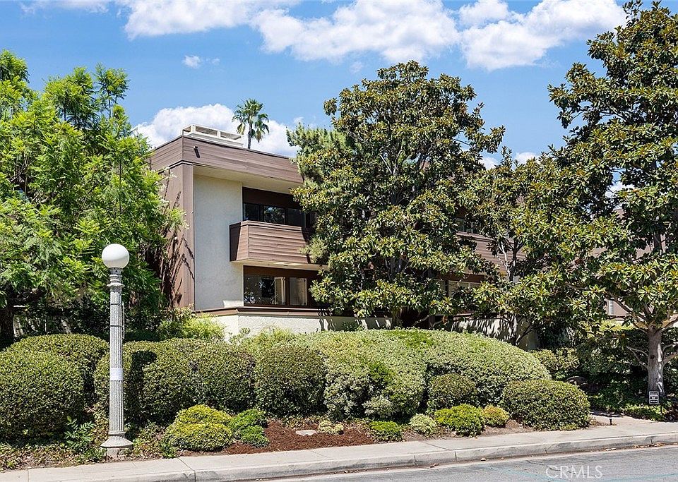 1st image of 1 S Orange Grove Blvd APT 3