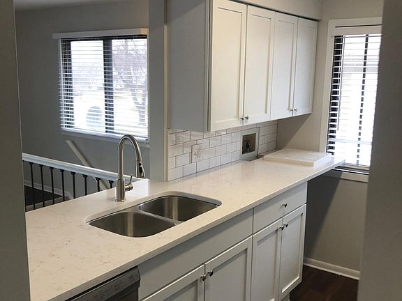 2nd image of 559 Winchester Cir S