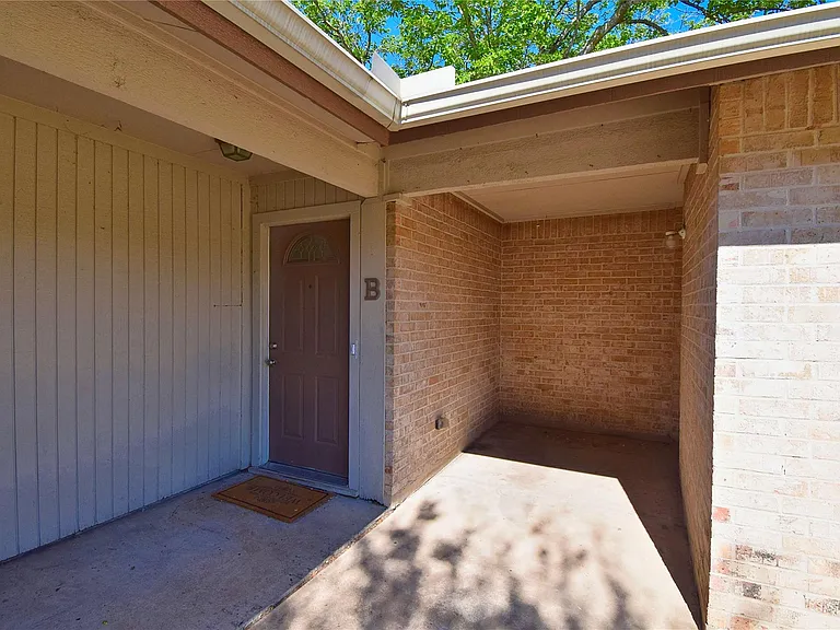 5936 Cherry Loop #B — Photo 3