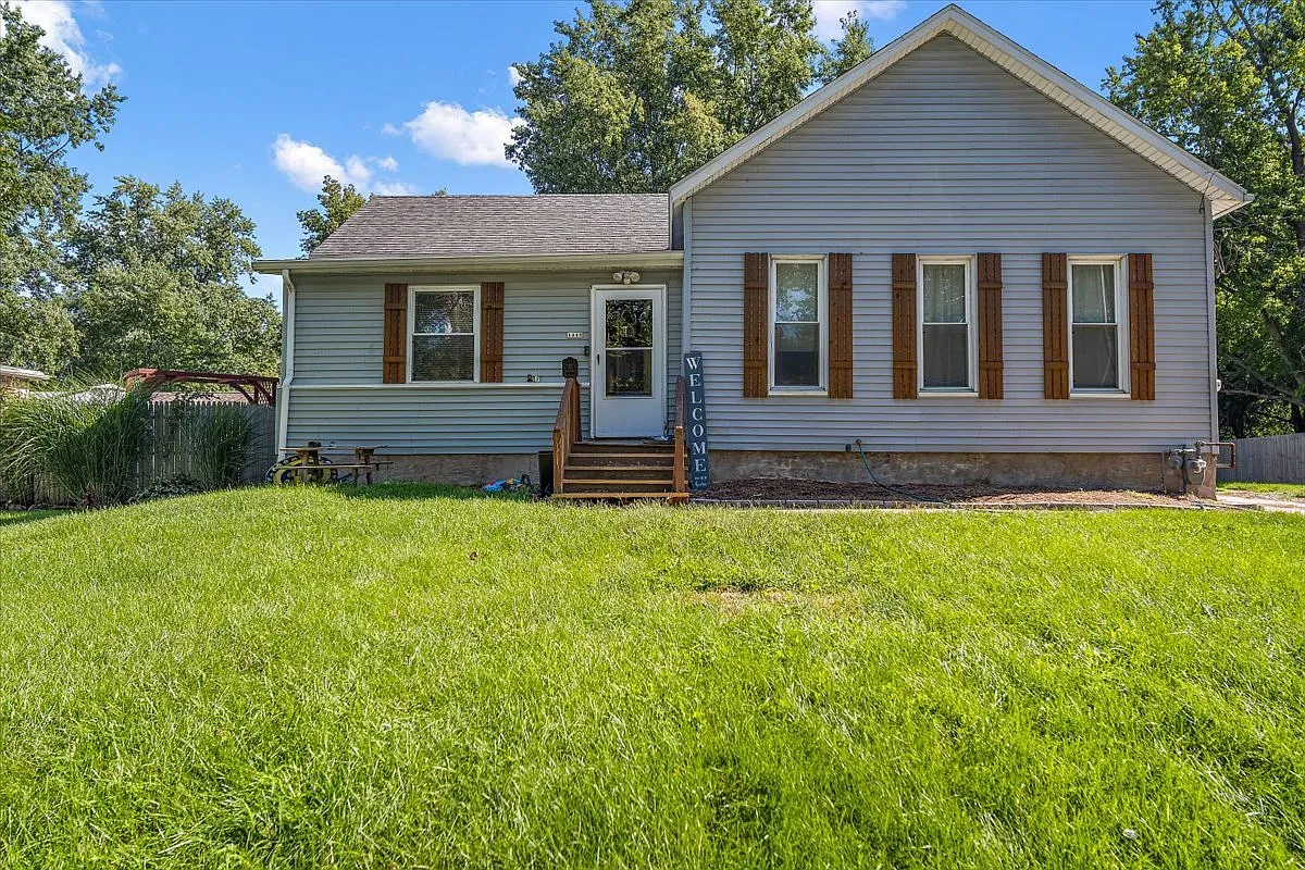 1412 W Grove St photo 1