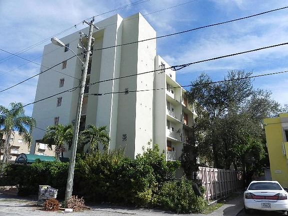 3rd image of 1531 NW 16th Ave APT 401