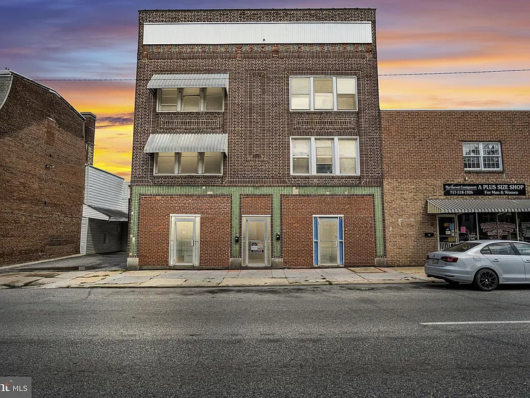 727 E Market St — Photo 34