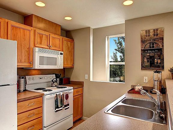 5th image of 16275 NE 85th St APT 213