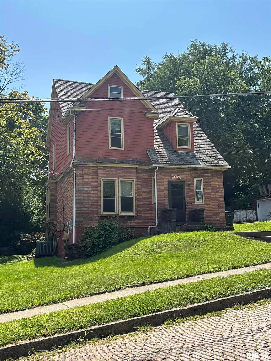2319 East St photo 1