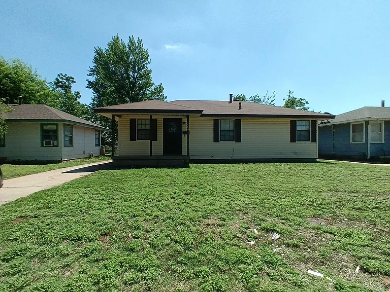 764 E Rose Dr — Photo 1
