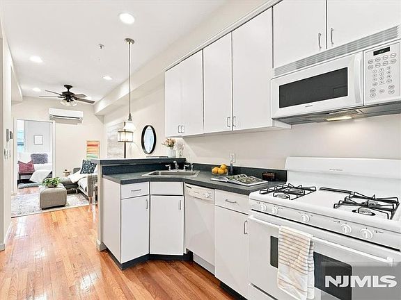 5th image of 358 3rd Street #3L