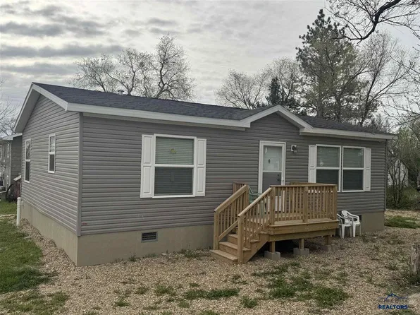 115 1st St, Newell, SD 57760