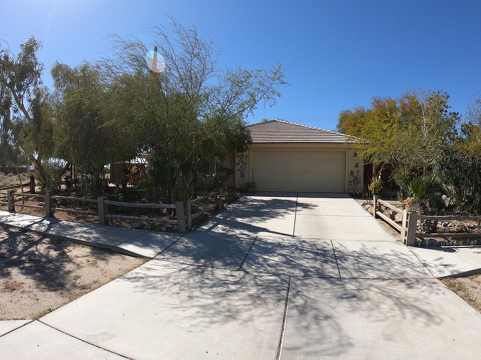 2nd image of 2865 Beachcomber Ave
