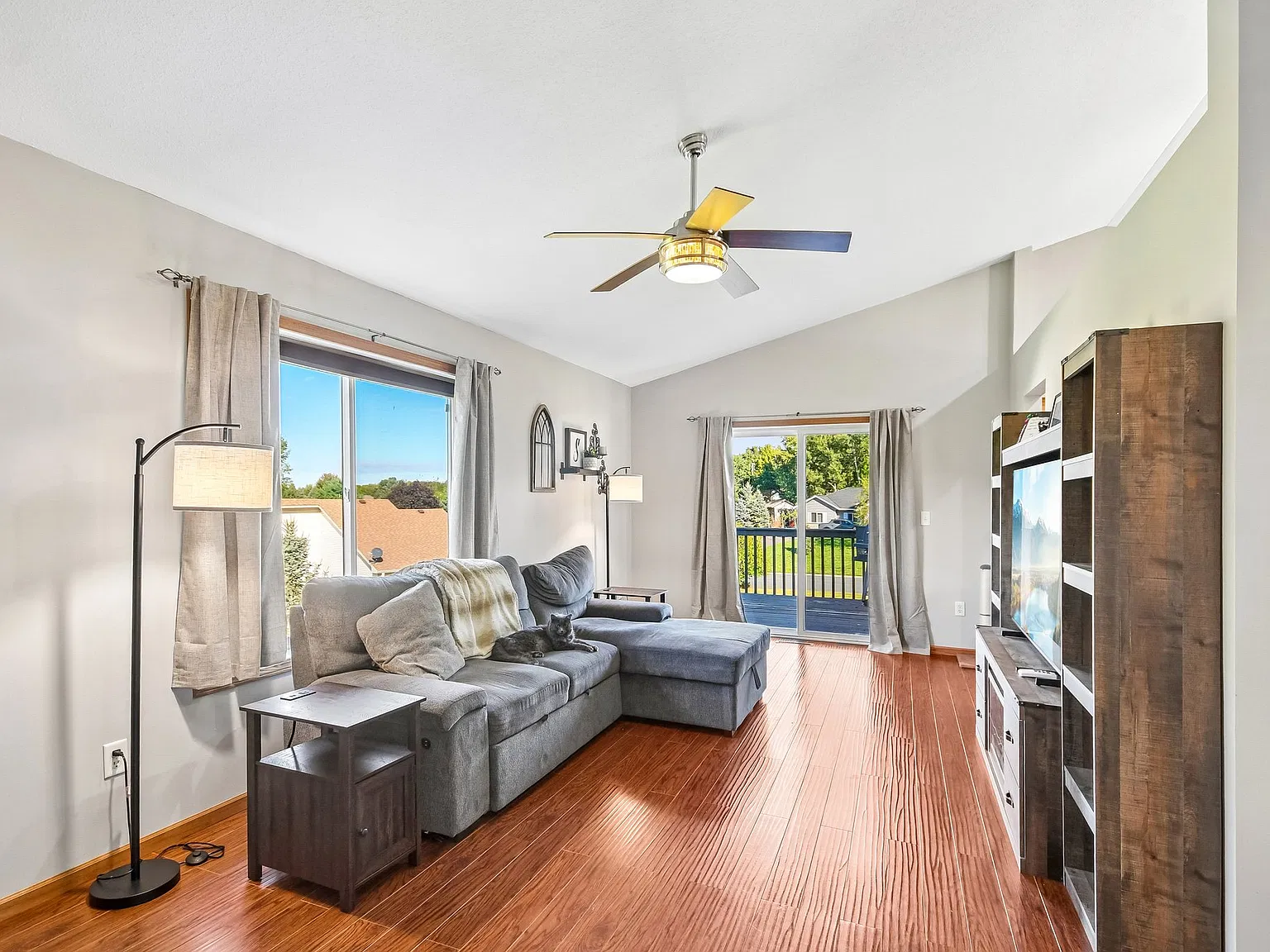 4 bed, 2252 sqft, $2,300 — Photo 3