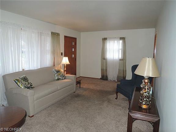3rd image of 3262 Quentin Dr