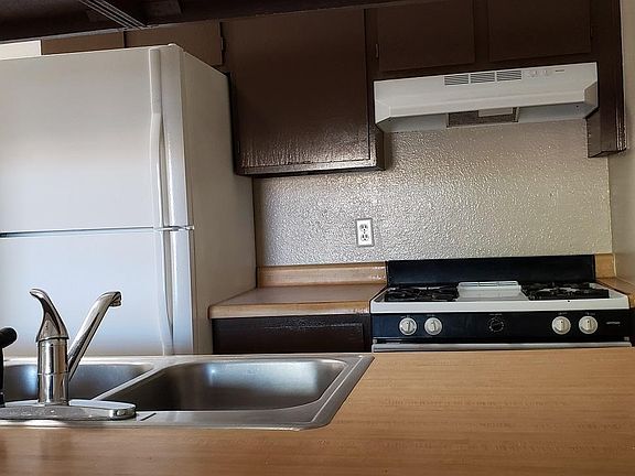 5th image of 678 White Cliffs Dr APT D