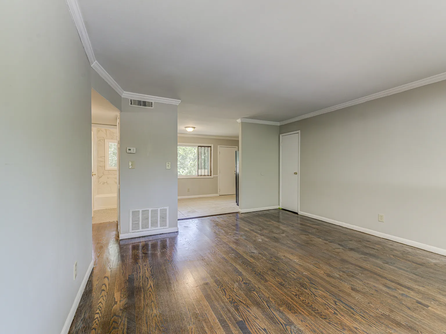 2 bed, 950 sqft, $999 — Photo 3