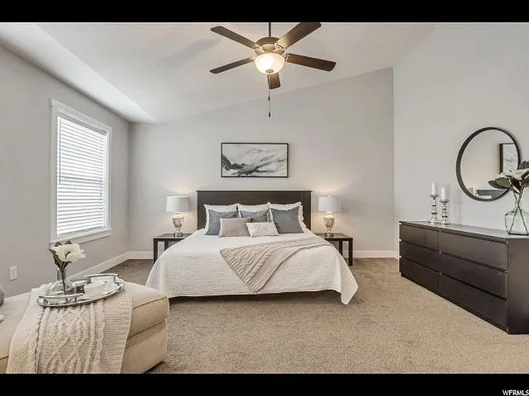 229 E Bridgewater Ln — Photo 7