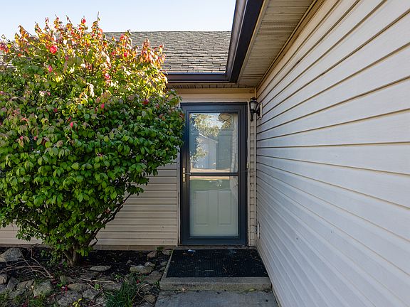 4th image of 9653 English Oak Pl