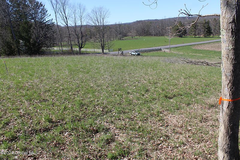 4th image of 163 Sickle Hill Road