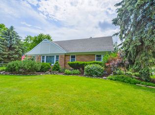 4725 Pilgrim Rd, Brookfield, WI 53005