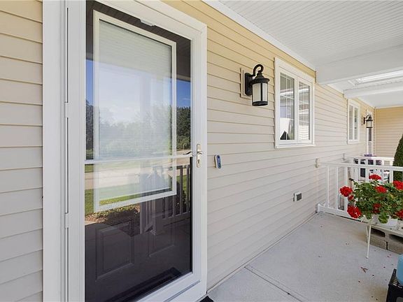 3rd image of 80 Meghan Ln