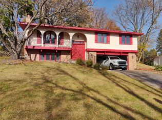 12560 Tussock Ct, Eden Prairie, MN 55344