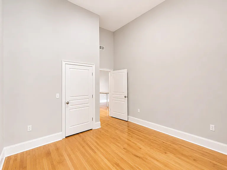 Cabot Street Apartments Historic Charm in Downtown Beverly — Photo 7
