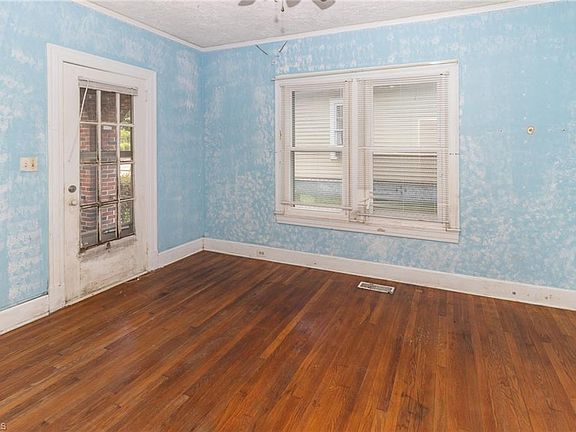 5th image of 301 Wentworth St