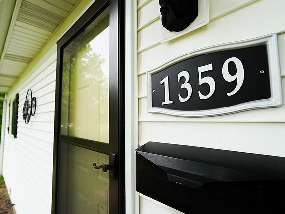 4th image of 1359 Mishawaka Ave