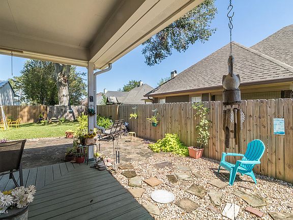 4th image of 202 Lakeshore Dr