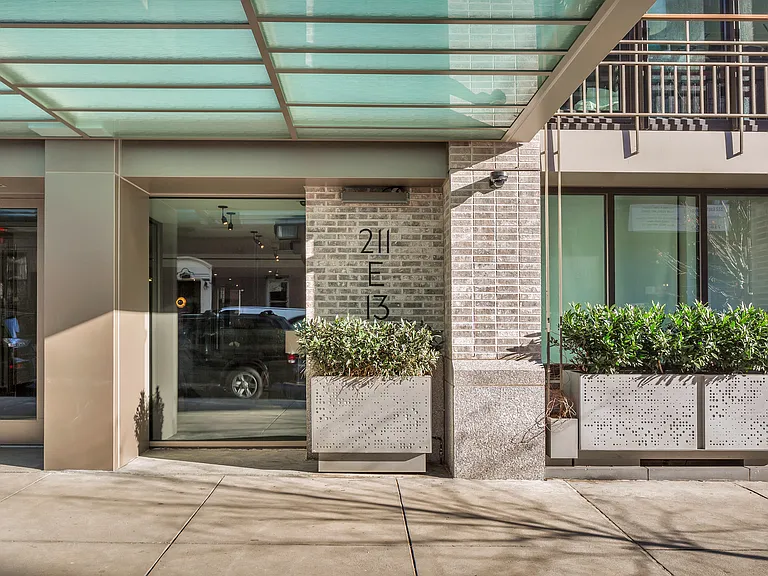 211 E 13th St #PHC — Photo 11