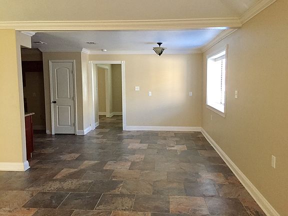 5th image of 2600 Lexington Dr