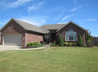 311 Coopers Farm Rd, Centerton, AR 72719