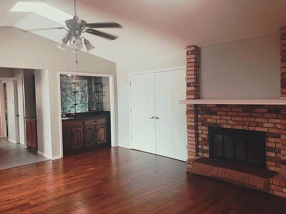 4th image of 2111 Eastpark Dr